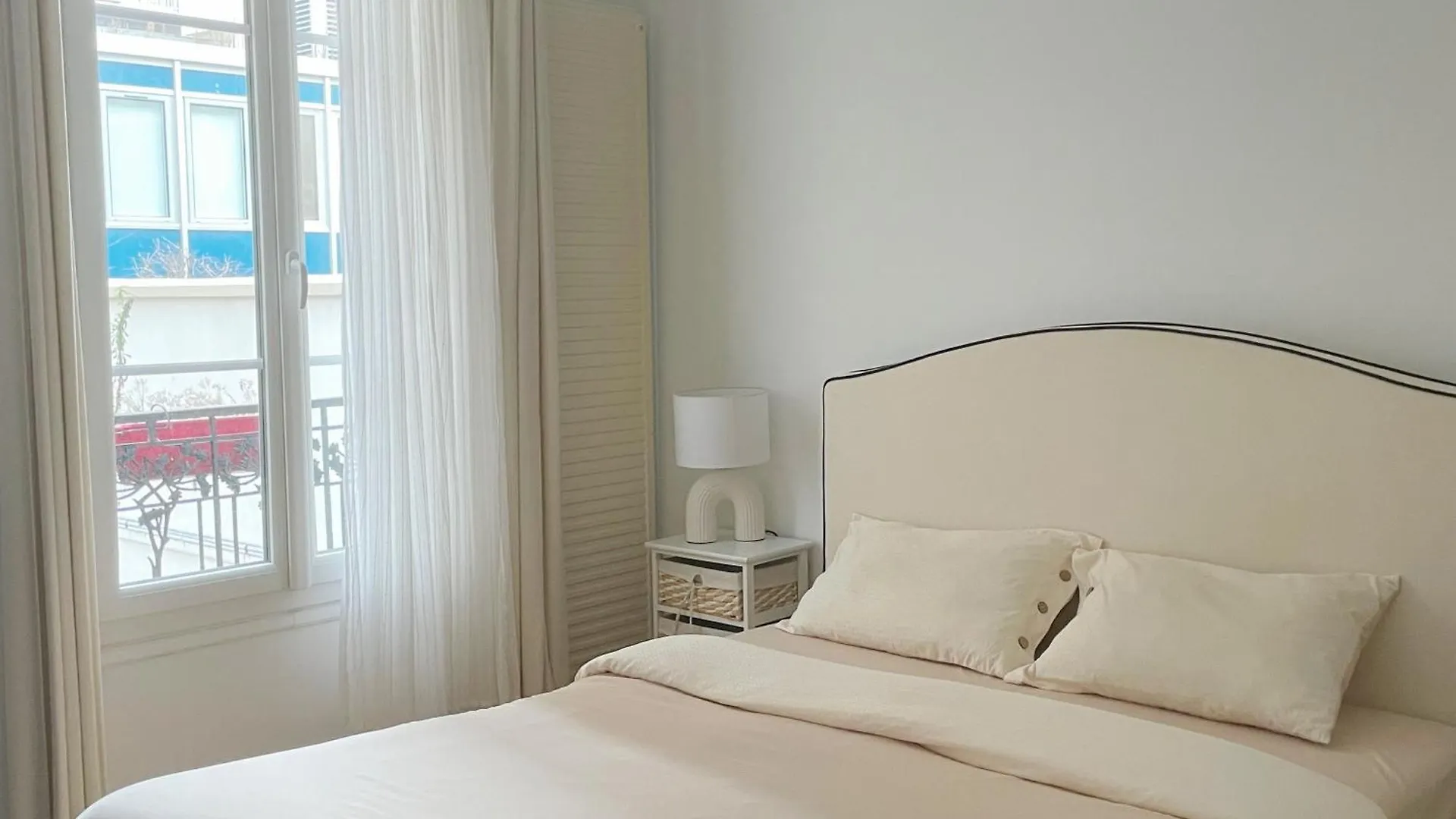 Le Pinky Bird - Paris 12 Apartment